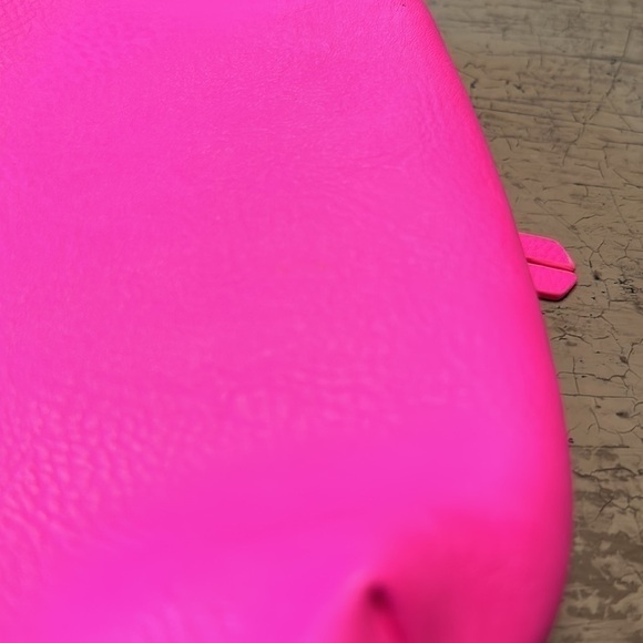 Elizabeth Arden Hot Pink Ruched Cosmetic Case - Picture 16 of 16